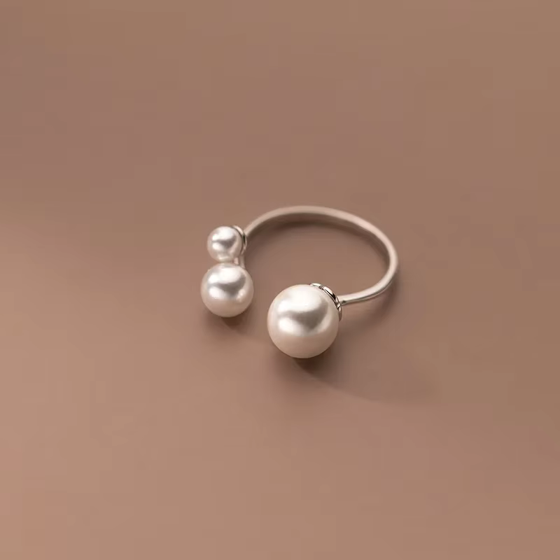 Bague en Perles d'Eau Douce Triples Réglable
