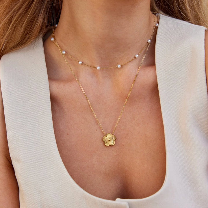 Collier en perles dorées Reine