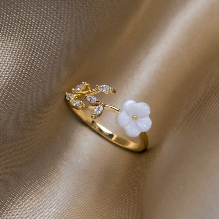 Rise - Bague à fleurs blanches